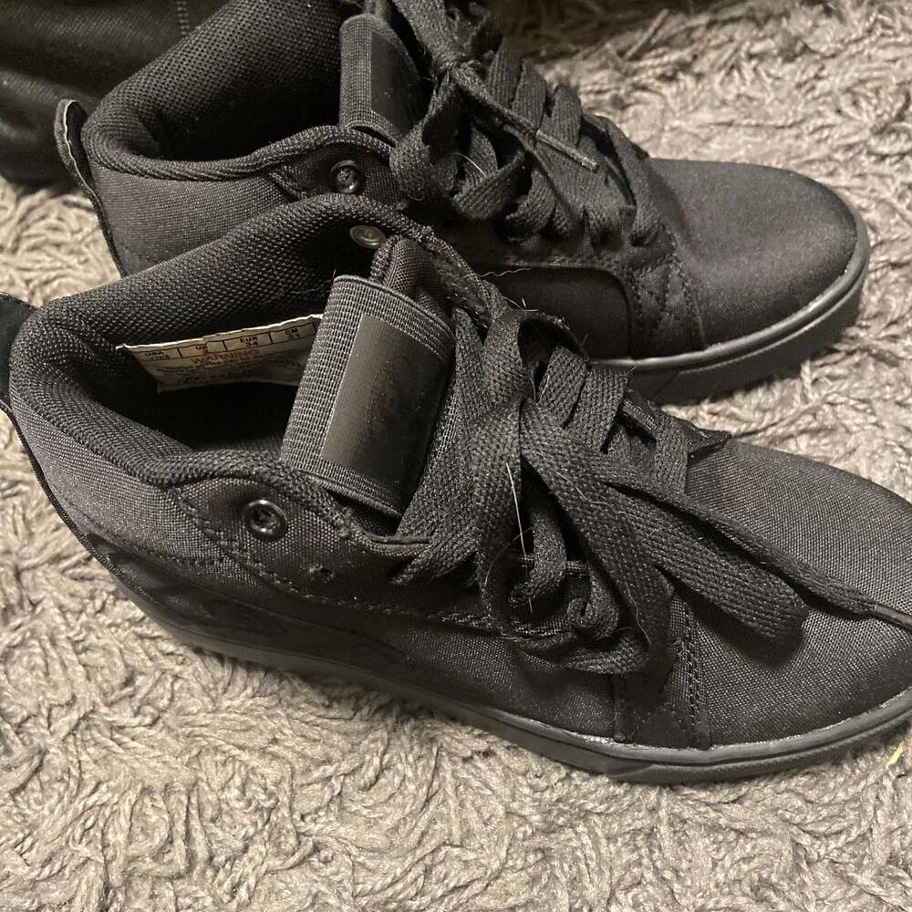 GUC Heelys Youth size 4 Original Wheeled Shoe black with box boy girl skating
